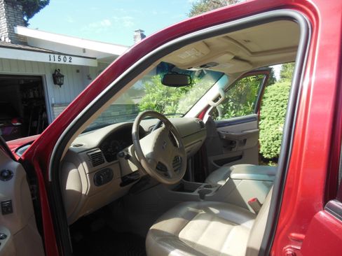 Used 2005 Ford Explorer Eddie Bauer AWD/4WD image 8