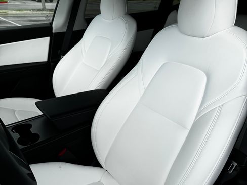 Used 2022 Tesla Model Y Performance image 10