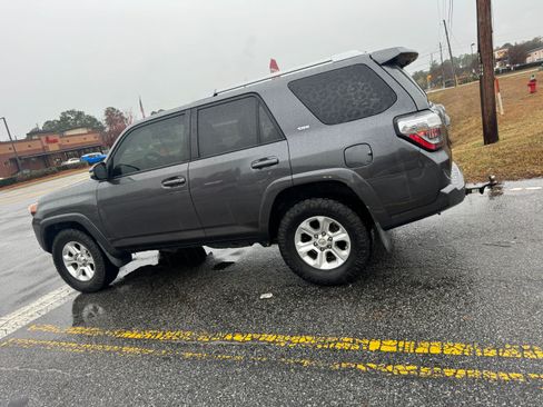 Used 2018 Toyota 4Runner SR5 Premium image 1