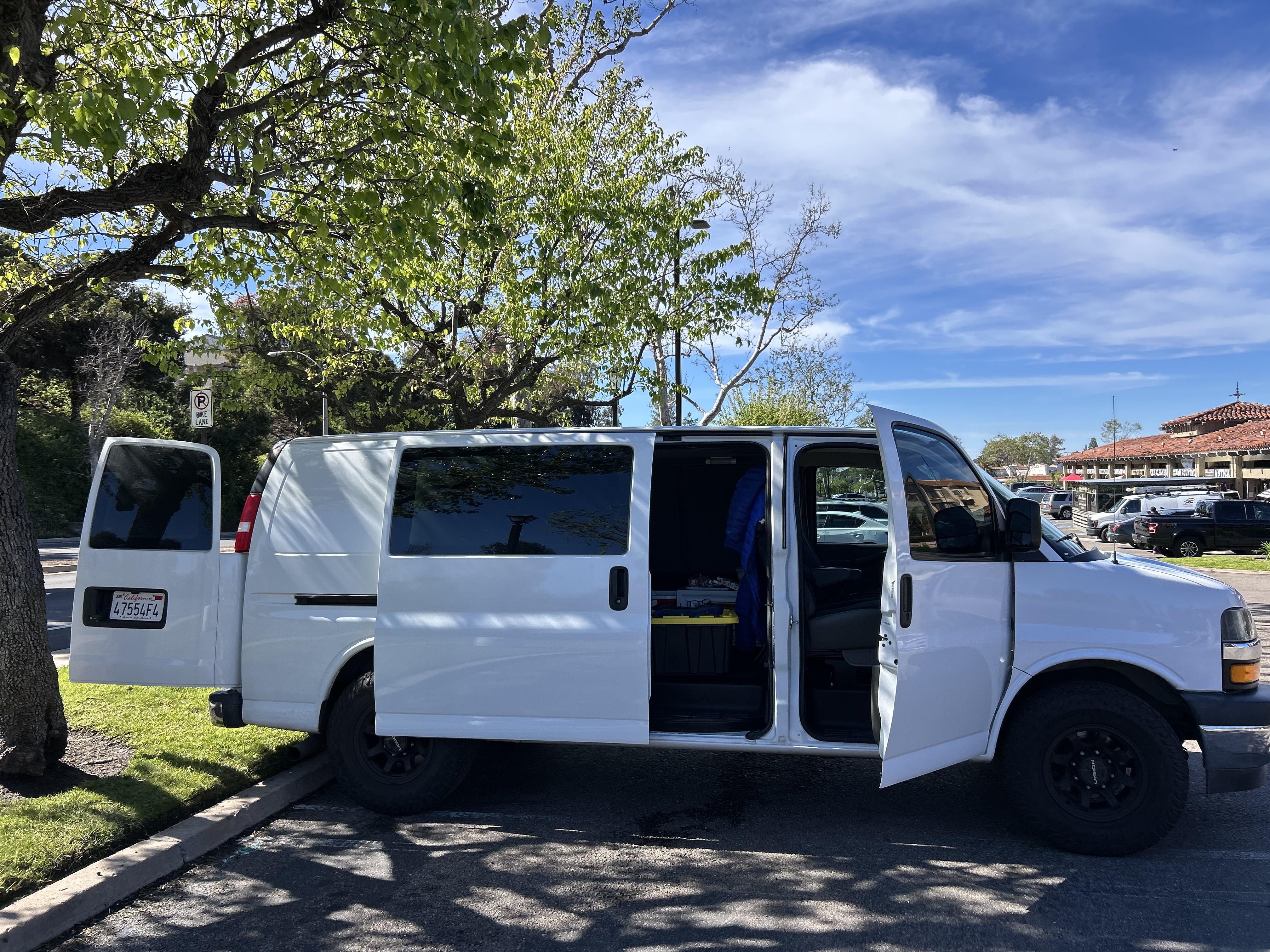 Used 2018 Chevrolet Express 2500 w/ Driver Convenience Package RWD image 1