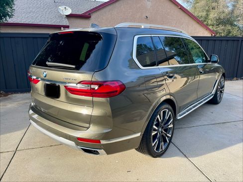 Used 2020 BMW X7 xDrive50i w/ Off-Road Package image 9