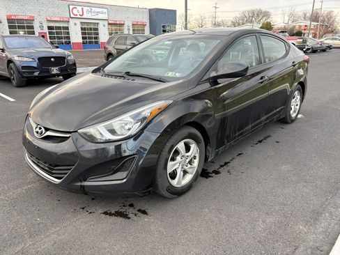 Used 2015 Hyundai Elantra SE image 2