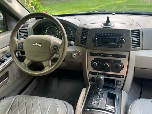Used 2007 Jeep Grand Cherokee Laredo AWD/4WD image 9