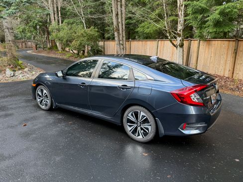 Used 2017 Honda Civic EX-T image 2