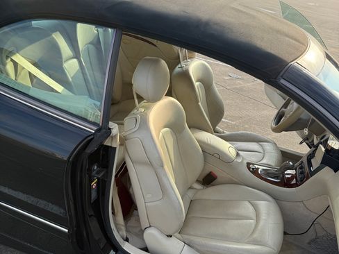 Used 2005 Mercedes-Benz CLK 320 Cabriolet image 13