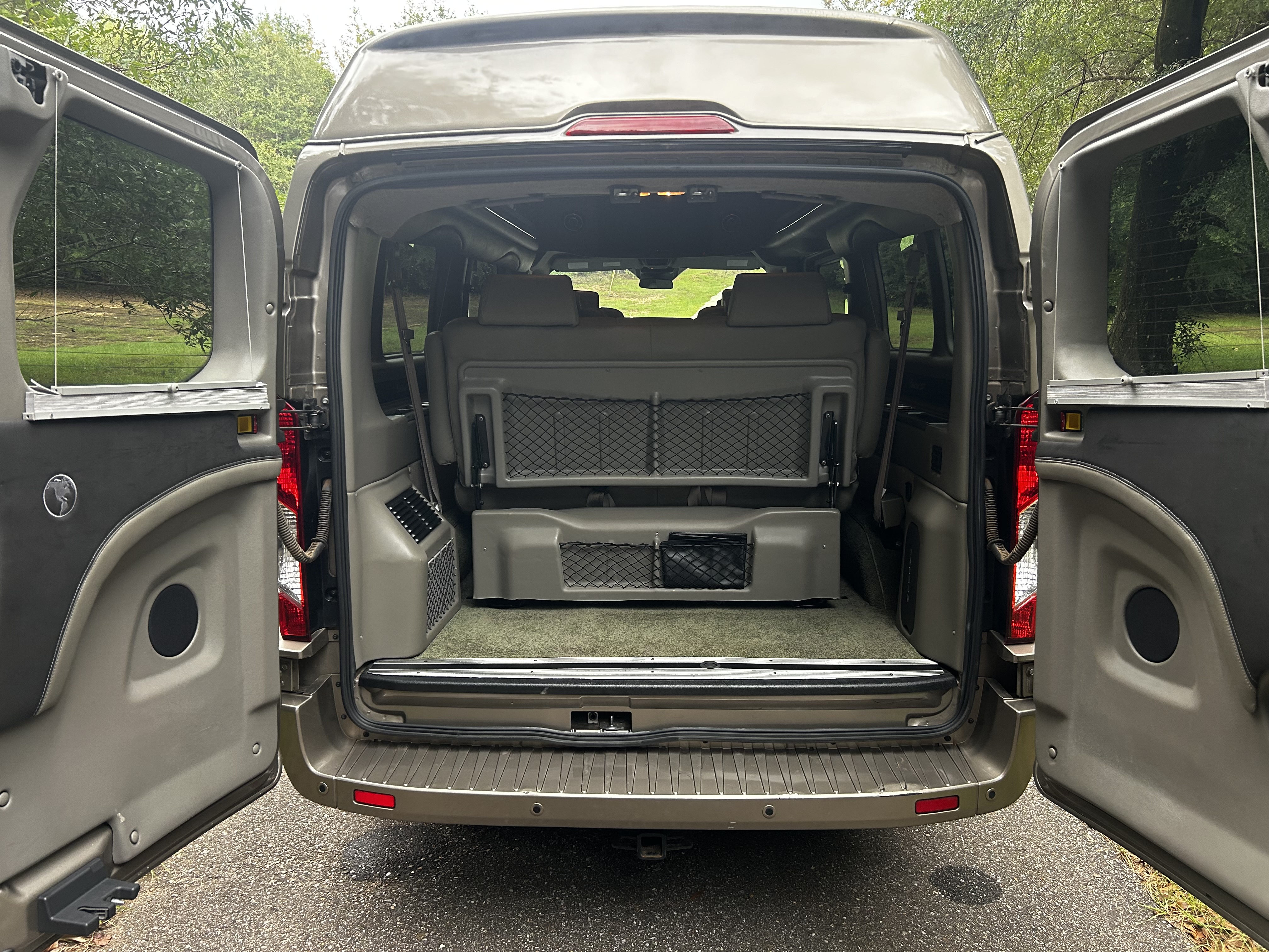 Used 2020 Ford Transit 150 Low Roof w/ Exterior Upgrade Package RWD image 24