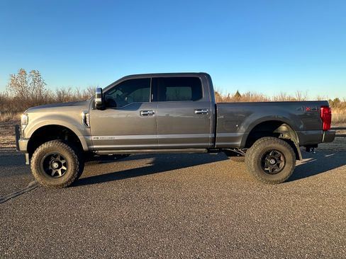 Used 2022 Ford F350 Platinum image 5