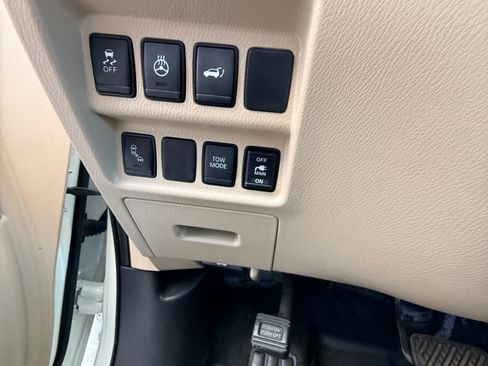Used 2020 Nissan Pathfinder Platinum FWD image 11