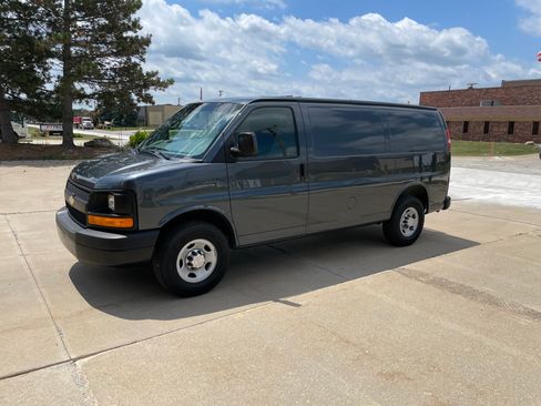 Used 2015 Chevrolet Express 3500 RWD image 1