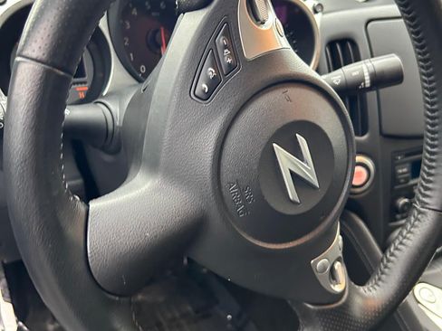 Used 2017 Nissan 370Z Coupe RWD image 12