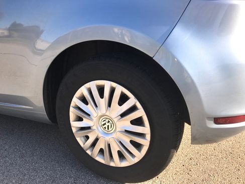 Used 2010 Volkswagen Golf 2-Door image 5