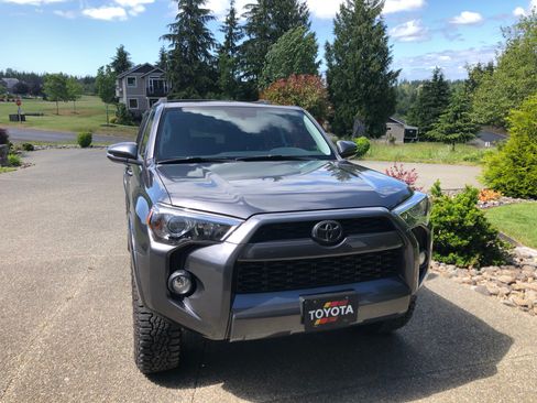 Used 2018 Toyota 4Runner SR5 Premium image 17