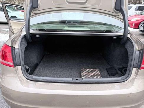 Used 2015 Volkswagen Passat 1.8T S image 9