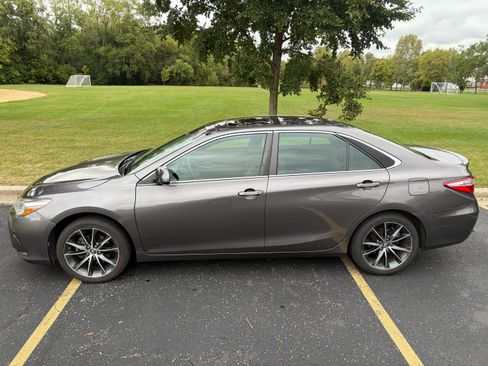 Used 2015 Toyota Camry XSE image 1