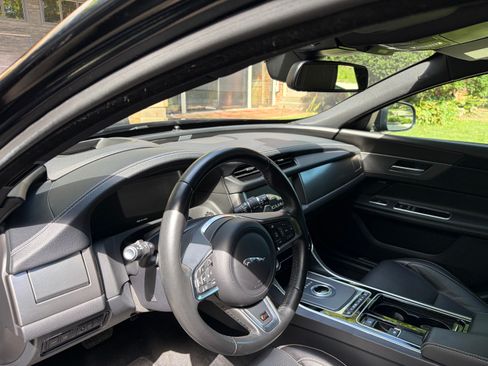 Used 2018 Jaguar XF S AWD/4WD image 12