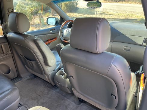 Used 2006 Toyota Sienna XLE Limited image 19
