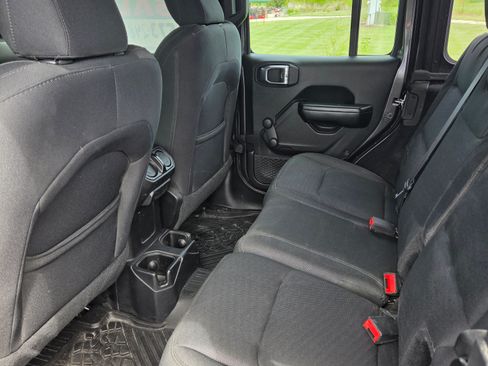 Used 2019 Jeep Wrangler Unlimited Sport AWD/4WD image 11