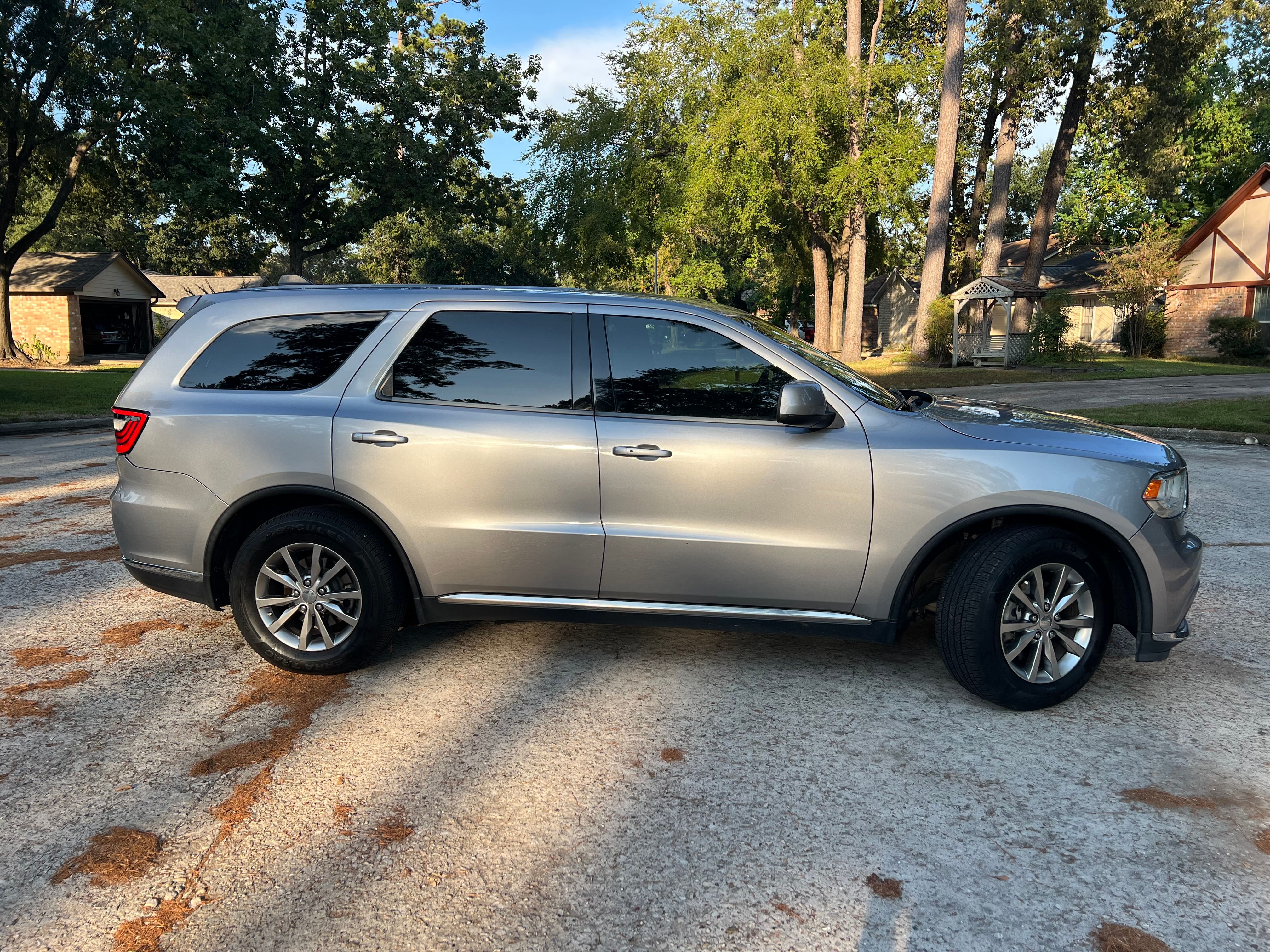 Used 2018 Dodge Durango SXT w/ 3rd Row Seating Group RWD image 1
