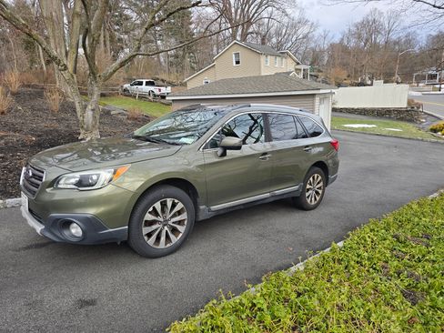 Used 2017 Subaru Outback 2.5i Touring image 4