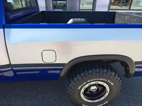 Used 1992 Dodge D/W Truck 150 AWD/4WD image 16