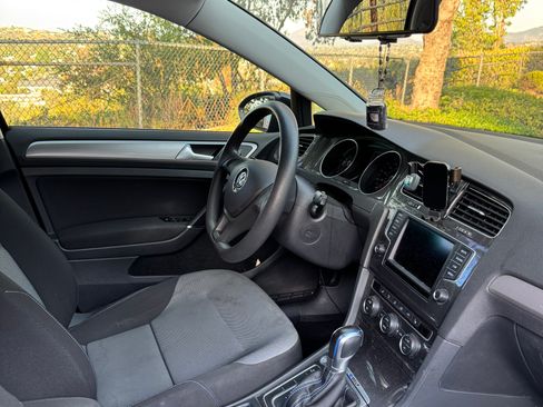 Used 2016 Volkswagen e-Golf SE w/ DC Fast Charging Package image 6