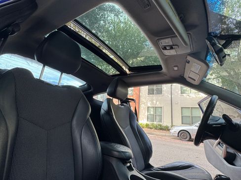 Used 2012 Hyundai Veloster w/ Style Pkg image 21