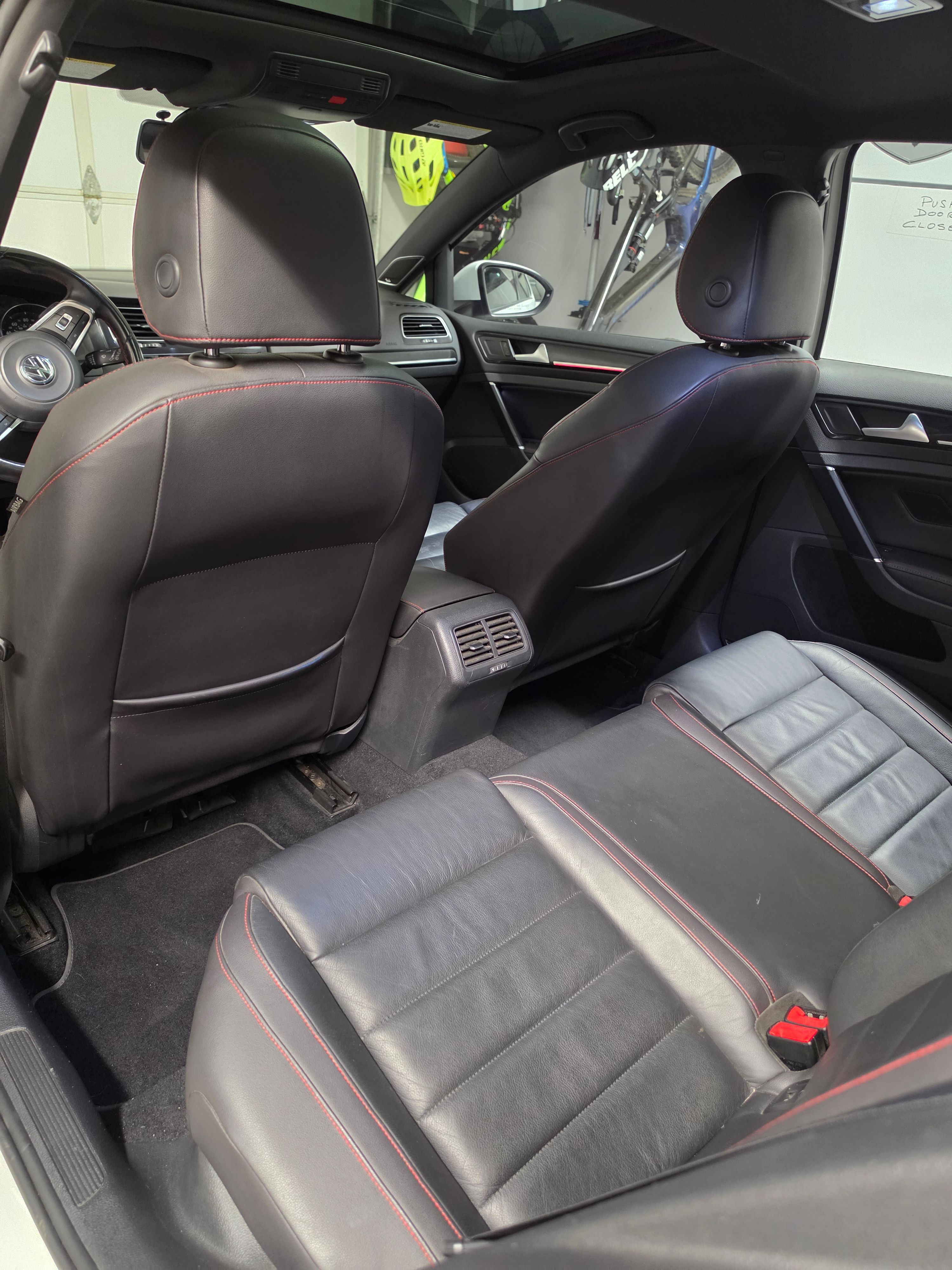 Used 2015 Volkswagen Golf 4-Door FWD image 12