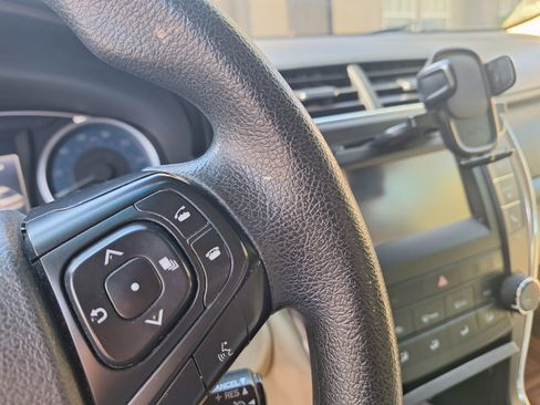 Used 2017 Toyota Camry LE image 10