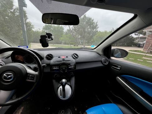 Used 2011 MAZDA MAZDA2 Touring image 10