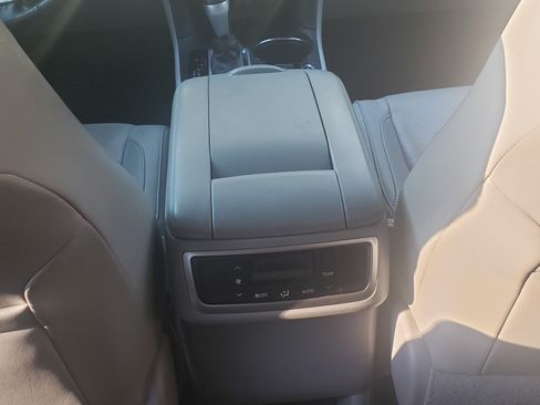 Used 2017 Toyota Highlander Limited image 14