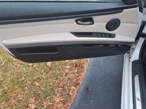 Used 2013 BMW 335i Convertible image 17