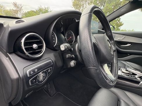 Used 2019 Mercedes-Benz GLC 300 4MATIC Coupe image 10