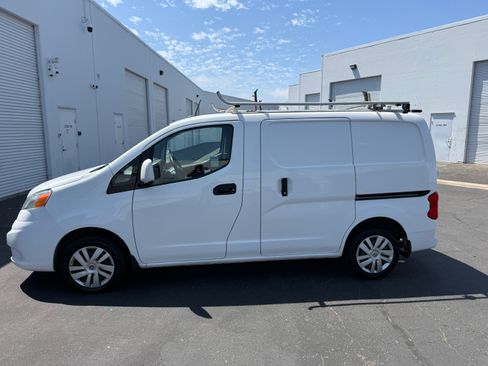 Used 2017 Nissan NV200 SV w/ Technology Package image 2