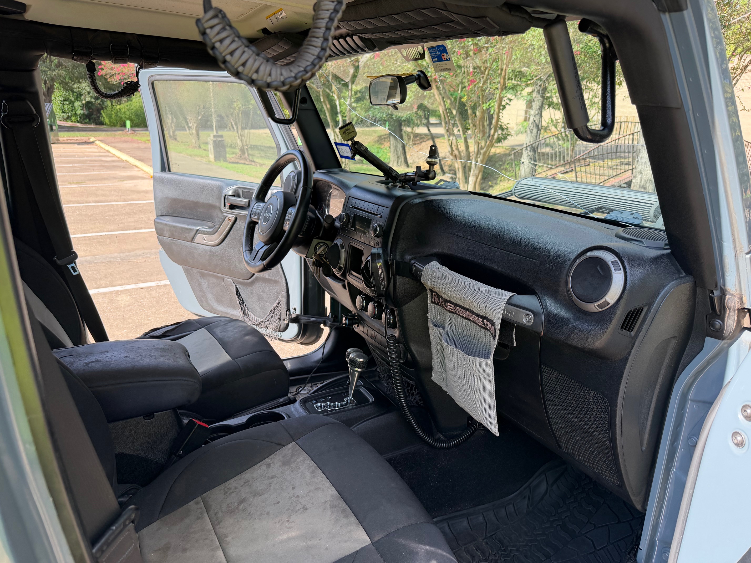 Used 2015 Jeep Wrangler Unlimited Sport w/ Connectivity Group AWD/4WD image 2