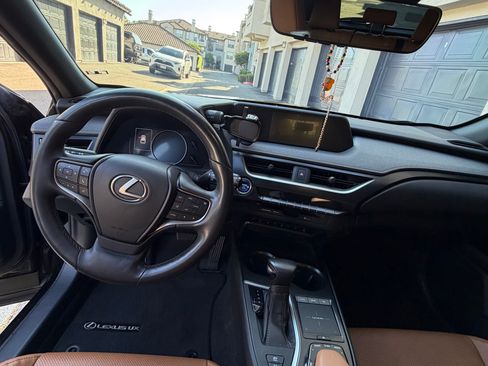 Used 2020 Lexus UX 250h w/ Premium Package AWD/4WD image 25