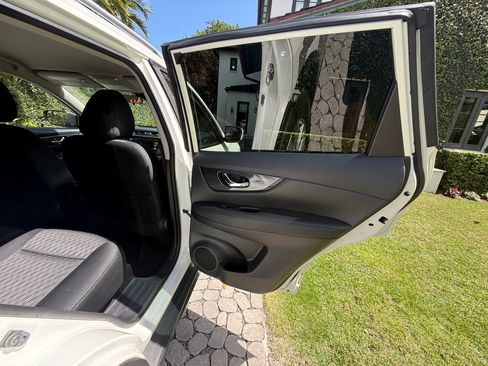 Used 2020 Nissan Rogue SV image 13