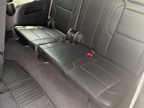 Used 2020 Chevrolet Suburban LT image 12