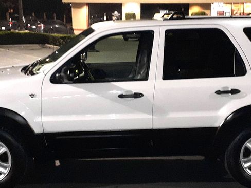 Used 2002 Ford Escape XLT image 2