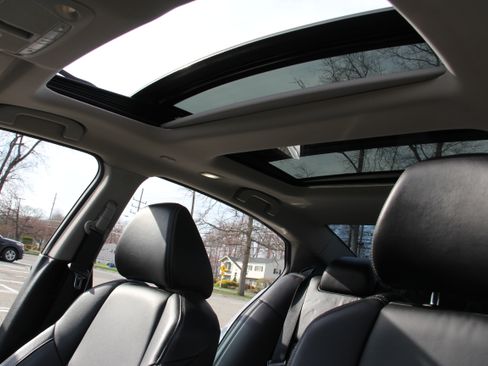 Used 2016 Nissan Maxima Platinum w/ Interior Lighting Package image 19