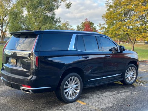 Used 2022 Cadillac Escalade Luxury w/ LPO, Floor Liner Package image 6