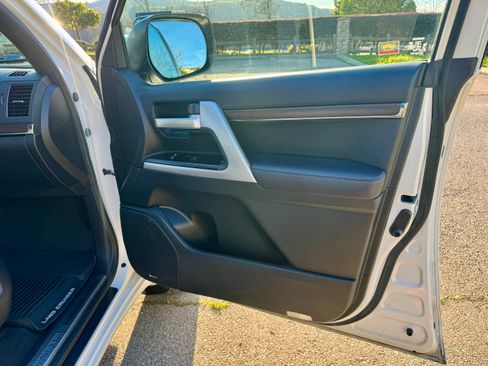 Used 2020 Toyota Land Cruiser Heritage Edition image 26