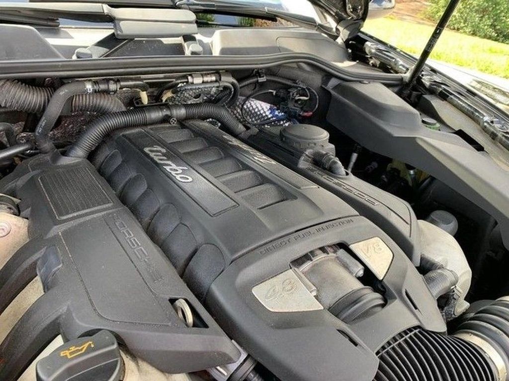 Used 2013 Porsche Cayenne Turbo AWD/4WD image 2