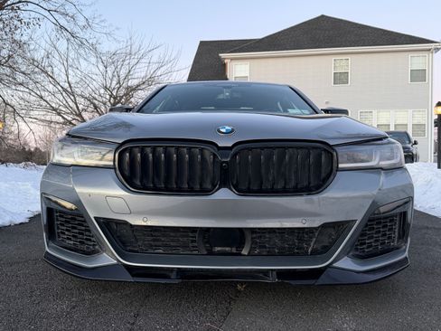 Used 2023 BMW M550i xDrive w/ Dynamic Handling Package image 5