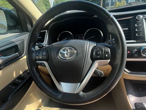 Used 2015 Toyota Highlander XLE AWD/4WD image 23
