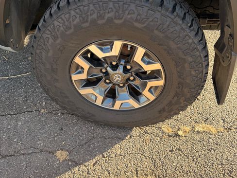 Used 2019 Toyota Tacoma TRD Off-Road image 22