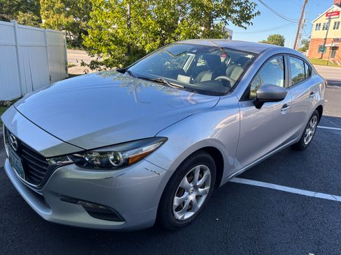 Used 2018 MAZDA MAZDA3 Sport image 2