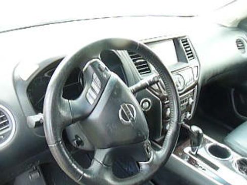Used 2014 Nissan Pathfinder Platinum FWD image 4
