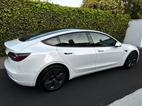 Used 2022 Tesla Model 3 Long Range AWD/4WD image 19
