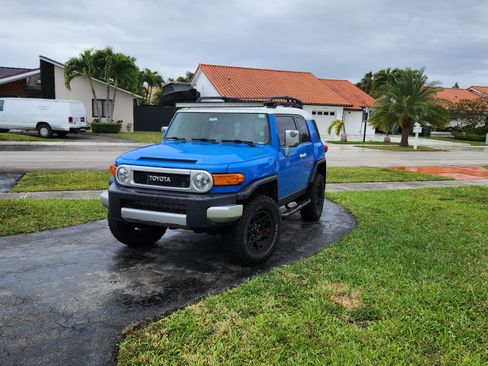 Used 2007 Toyota FJ Cruiser 4WD image 2