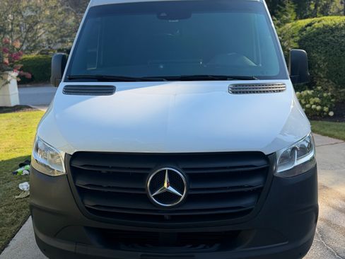Used 2022 Mercedes-Benz Sprinter 1500 image 12